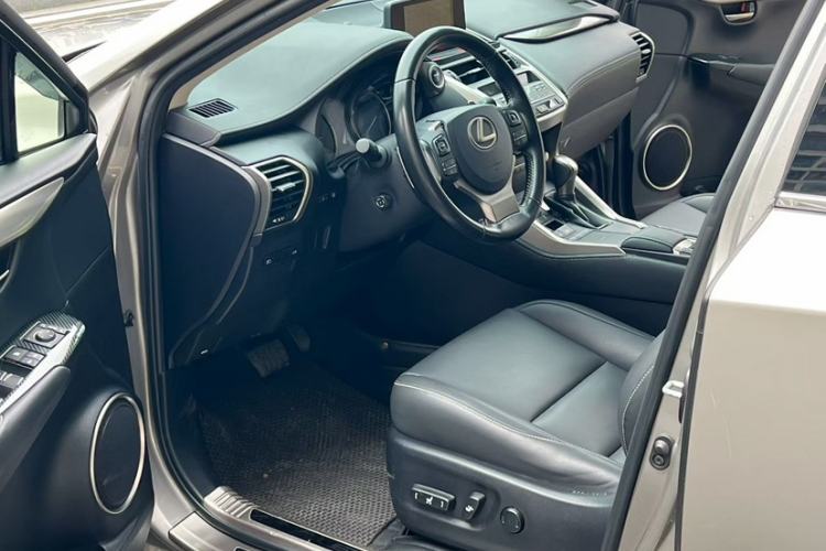 Used Lexus NX 2020 300h Front-Drive FENGSHANG Version China VI Standard Interior 2