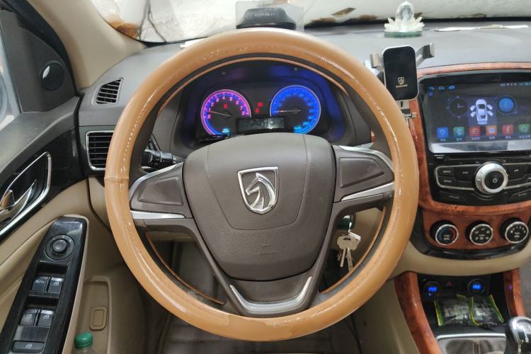 Used Baojun 730 2014 1.5L manual Comfort version 7 seats Steering Wheel