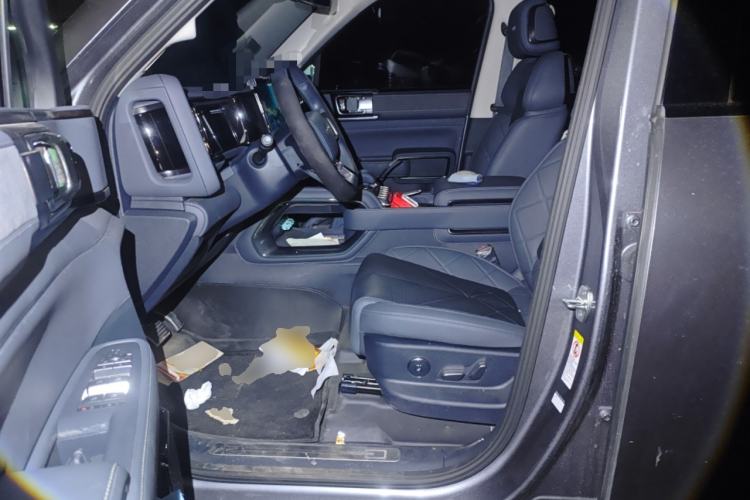 Used Formula Leopard 5 2023 Navigator Edition Left Front Seat