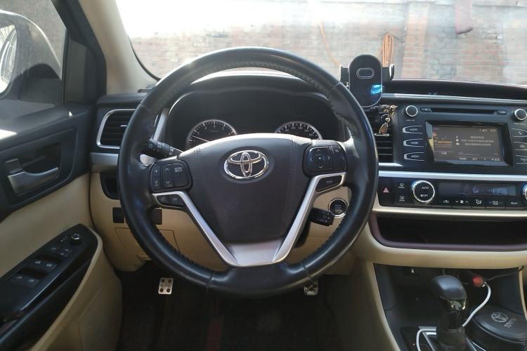 Used Toyota Highlander 2017 2.0T Four-Wheel Drive Luxury Edition 7 Seats Steering Wheel