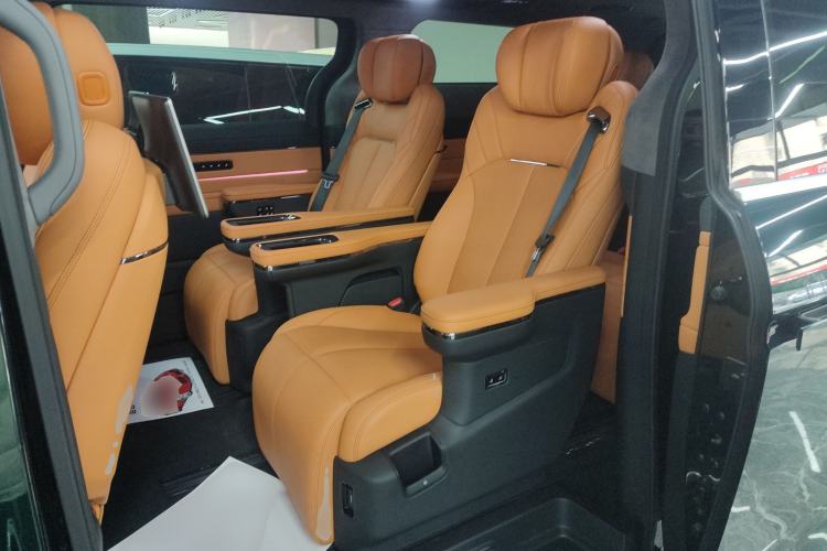 Used Geely Galaxy LEVC L380 2024 140-Degree 6-Seater All-Wheel-Drive Ultra