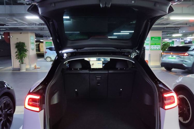 Used Tesla Model Y 2023 Long-Range All-Wheel-Drive Version