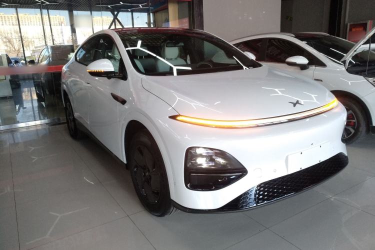 Used XPeng G6 2025 625 Long-Range Max Tech Edition Front Right 45 Deg