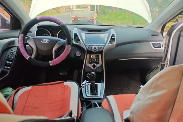 Used Hyundai Elantra (5th Generation / Langdong) 2015 1.6L Automatic Leading Model Center Console
