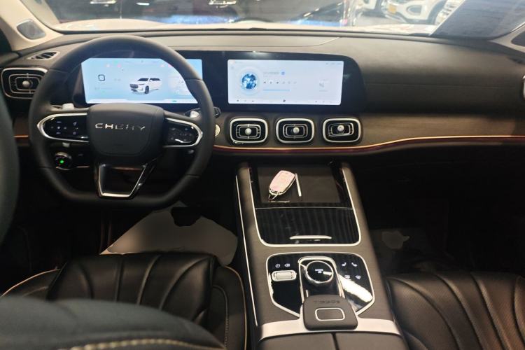 Used Chery Tiggo 9 2023 2.0T Dual-Clutch Two-Wheel Drive Luxury Edition 5 Seats Center Console