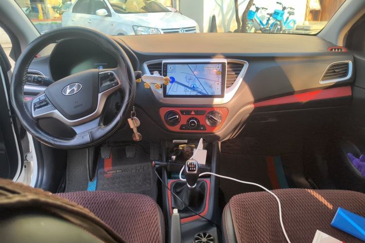 Used Hyundai Verna (new generation) 2020 1.4L Manual GLS Cool Edition Center Console