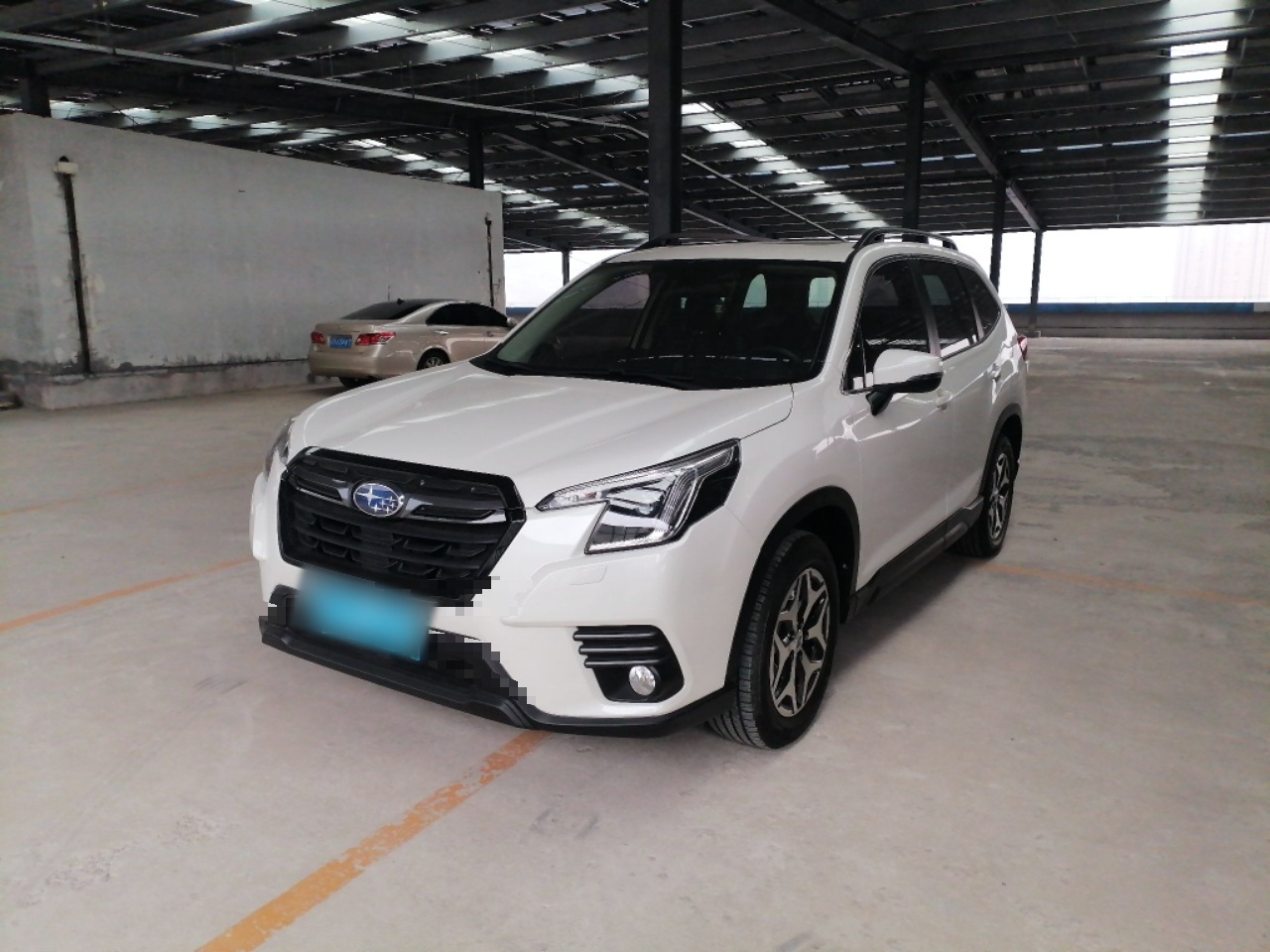 Под передней частью автомобиля