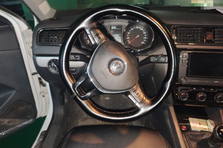 Used Volkswagen Sagitar 2017 1.6L Manual Comfort Model Steering Wheel