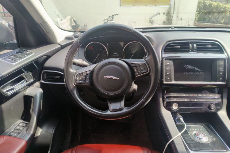 Used Jaguar F-PACE 2016 2.0T Two-Wheel Drive Urban Luxury Edition