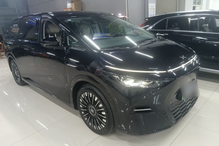 Used XPeng X9 2025 740 Ultra-Long Range Max Front Right 45 Deg