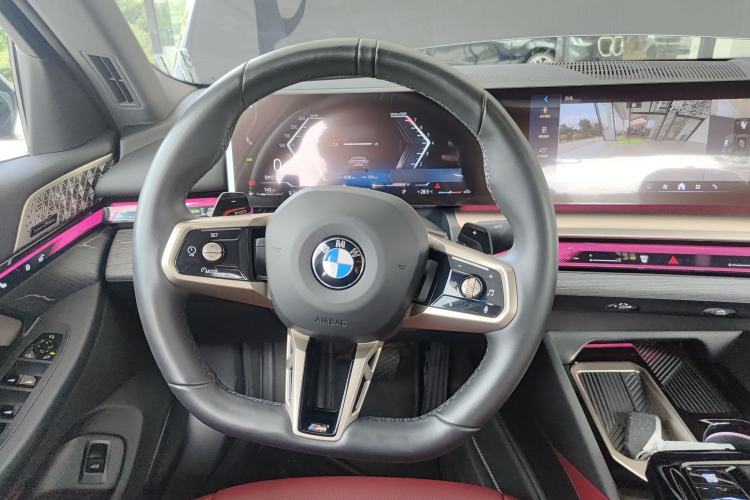 Used BMW 5 Series 2025 530Li Luxury Edition M Sport Package Steering Wheel