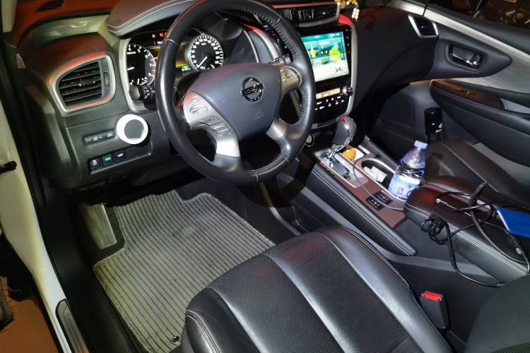 Used Nissan Murano 2019 2.5L XL Two-Wheel Drive Smart Connect Luxury Edition China VI Standard Center Console