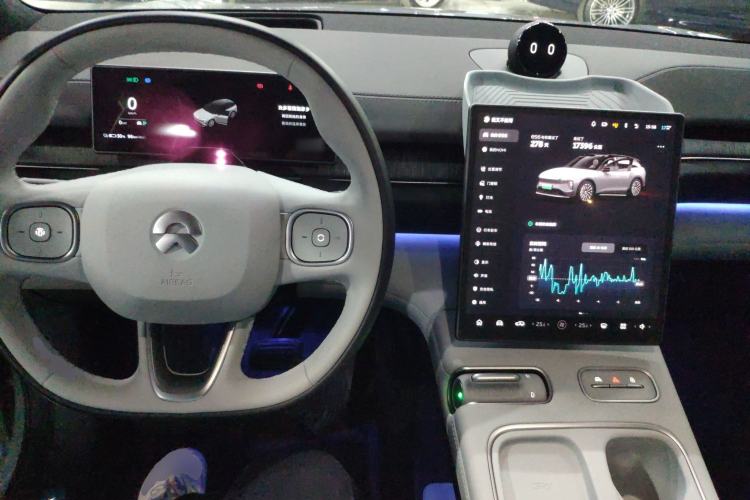 Used Nio ES6 2024 75 kWh Center Console