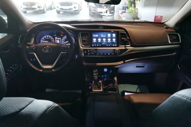 Used Toyota Highlander 2018 2.0T Four-Wheel Drive Luxury Edition 7 Seats China V Emission Standard

