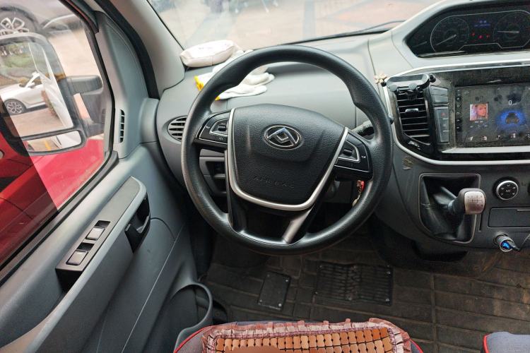 Used SAIC MAXUS Xintu V80 2019 2.5T Classic Edition 6-Speed Manual – Aoyuntong Modified Version Short Wheelbase Mid-Height Roof 5/6 Seats
