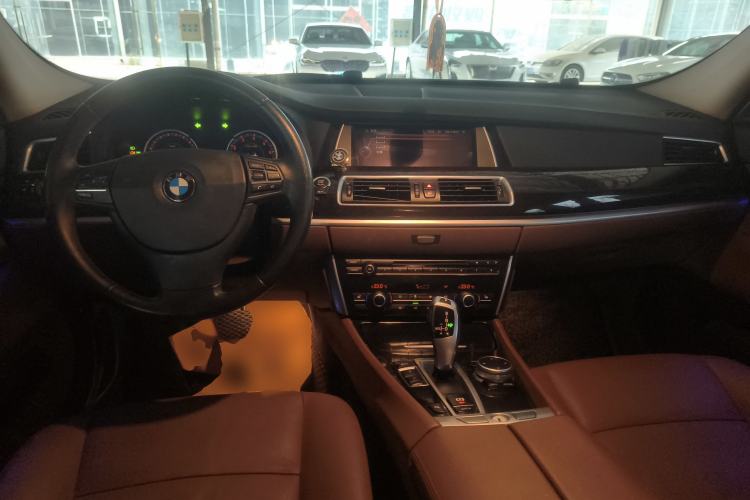 Used BMW 5 Series GT 2015 528i Leading Model
