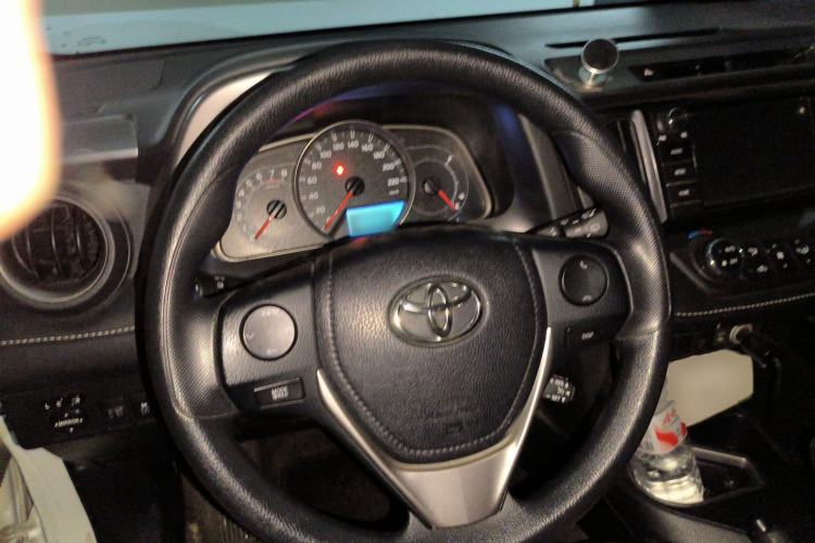 Used Toyota RAV4 2016 2.0L CVT Two-Wheel Drive Fashion Edition China V Standard
