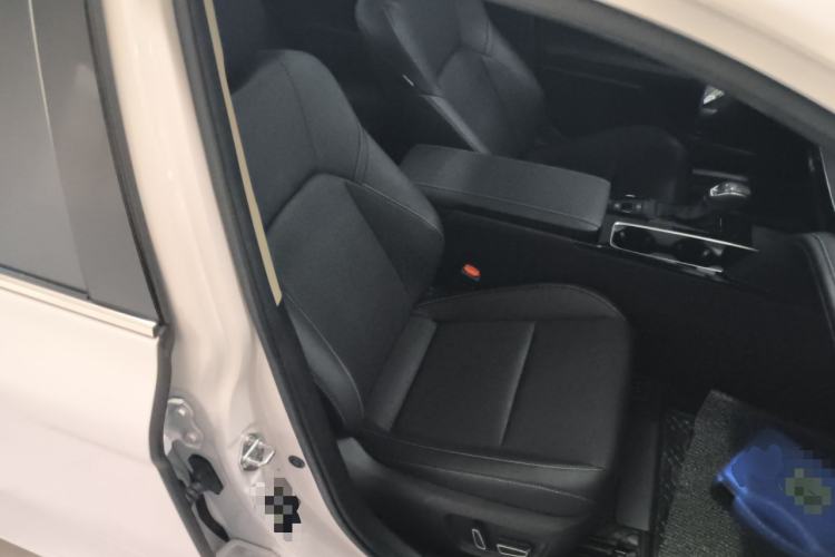 Used Toyota Camry 2024 Dual-Motor 2.0 HGVP Luxury Edition
