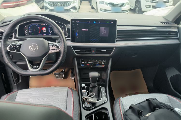 Used Volkswagen Tiguan L 2023 380TSI Automatic All-Wheel Drive R-Line Flagship 7-Seater Center Console