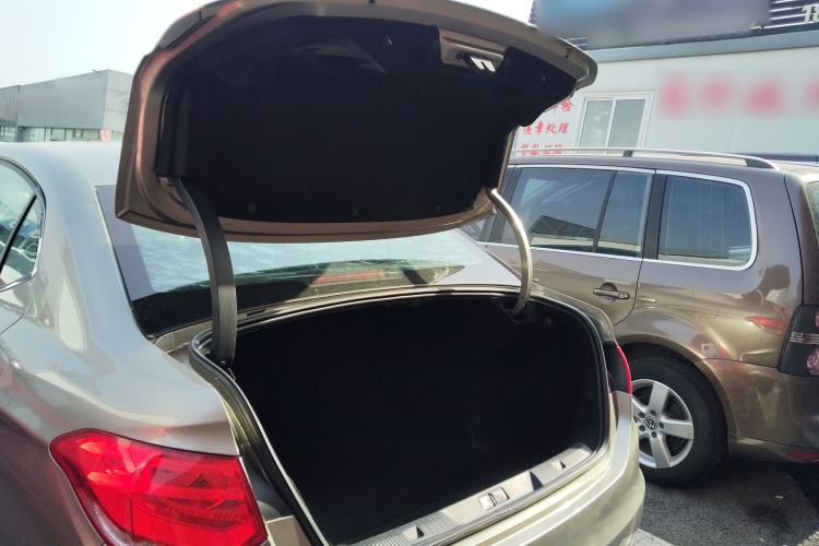 Used Citroen C4L 2014 1.8L Intelligent Drive Automatic Enjoyment Model
