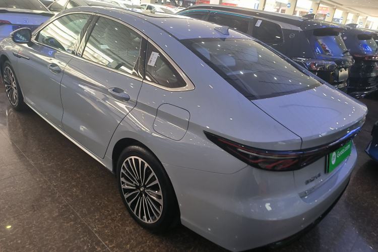 Used Chery Fengyun A8L 2025 1.5 TGDI 145 km Luxury Version Exterior 2