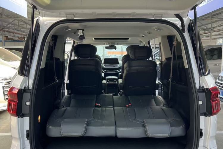 Used SAIC MAXUS G20 2023 Facelifted PLUS 2.0T Gasoline Automatic Luxury Edition