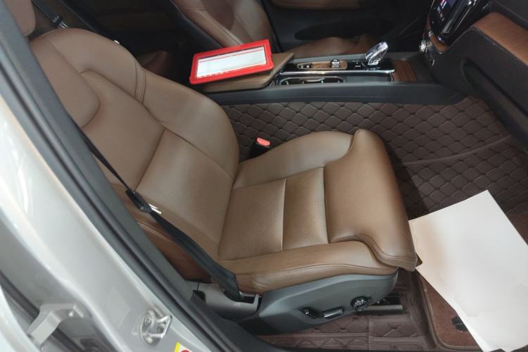 Used Volvo XC60 New Energy 2024 T8 Plug-in Hybrid Long-Range All-Wheel Drive Smart Luxury Edition