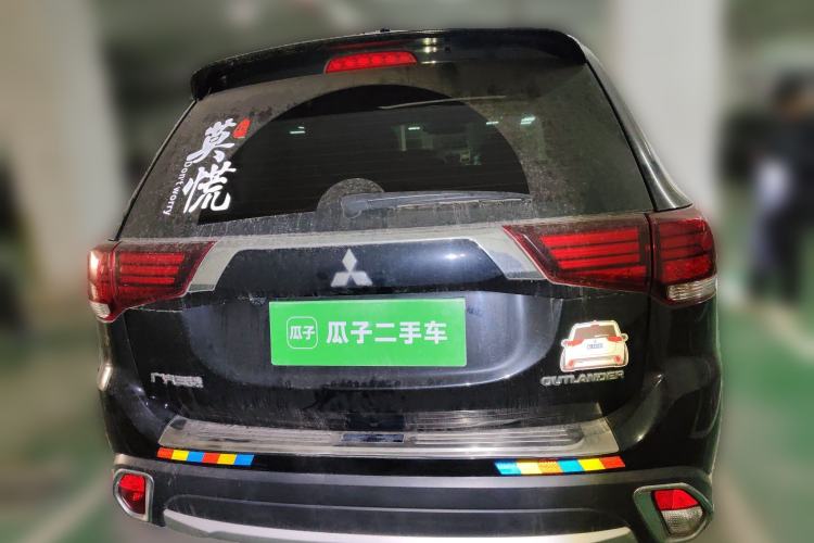 Used Mitsubishi Outlander 2017 2.0L Two-Wheel Drive Glory Edition 5 Seats Rear