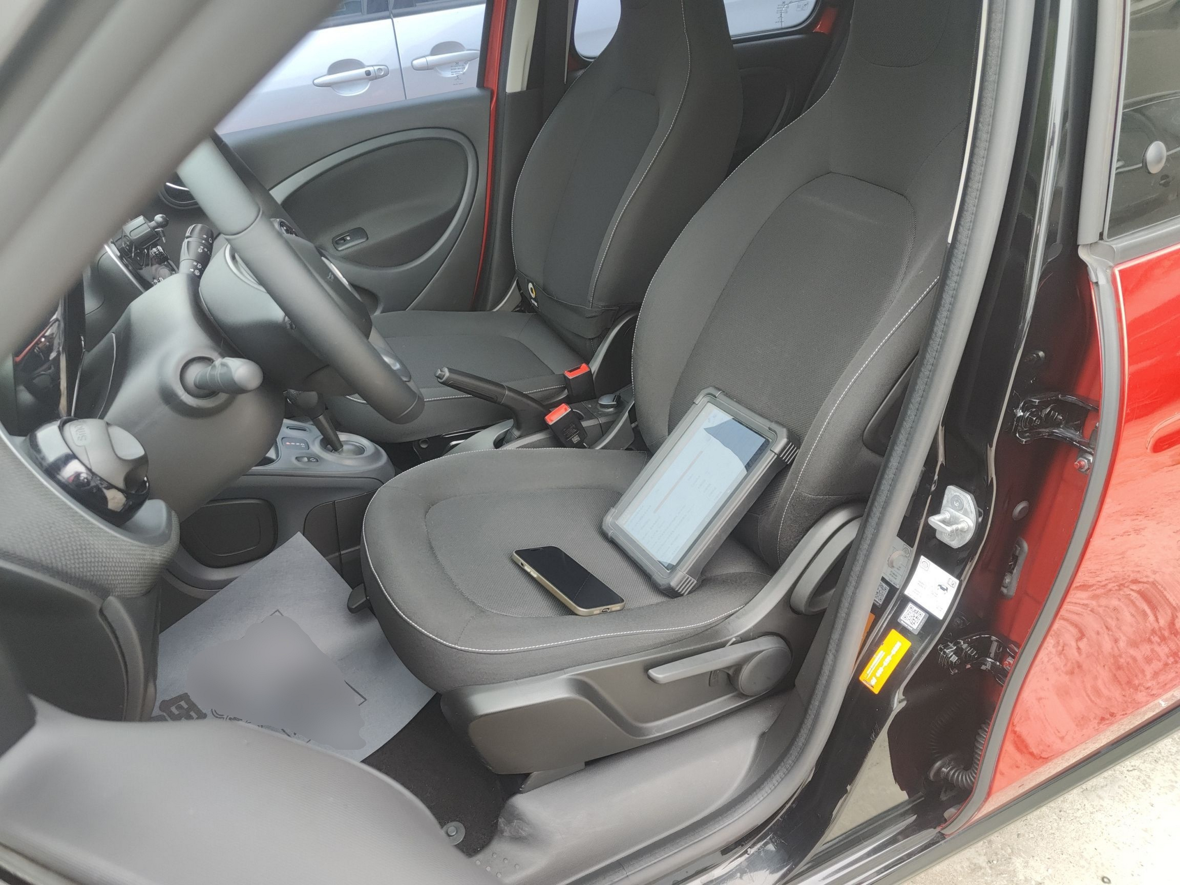 Переднее сиденье в автомобиле