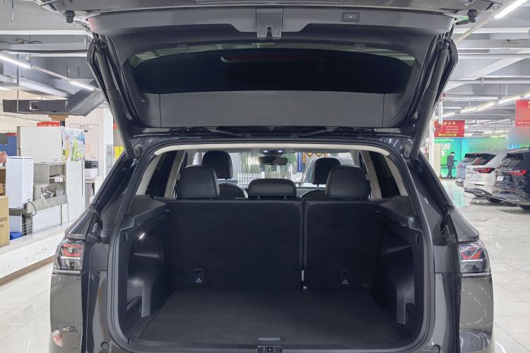 Used Volkswagen Tavendor 2023 380TSI Four-Wheel Drive R-Line First Edition Trunk