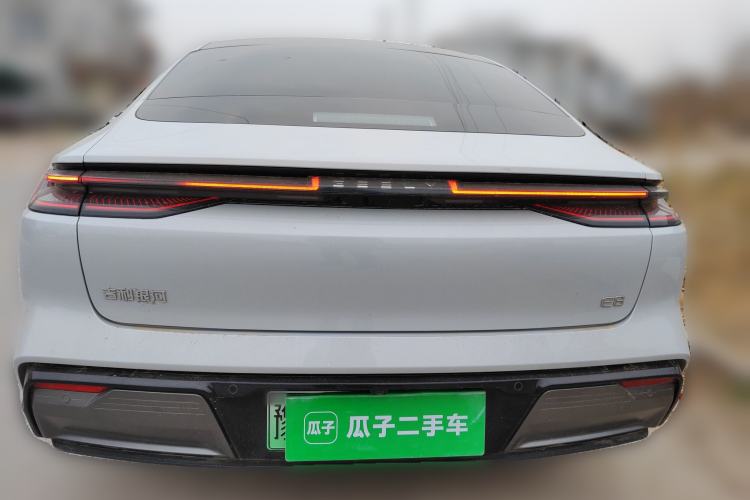 Used Geely Galaxy E8 2024 665 km Range Rear-Drive Starship Long-Range Version
