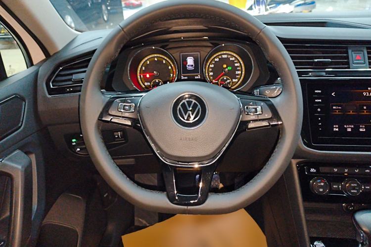 Used Volkswagen Tiguan L 2021 330TSI Automatic Two-Wheel Drive Smart Edition
