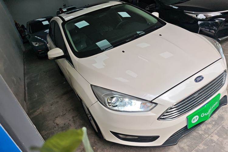 Used Ford Focus 2015 Sedan EcoBoost 180 Automatic Elite Model Front Right 45 Deg