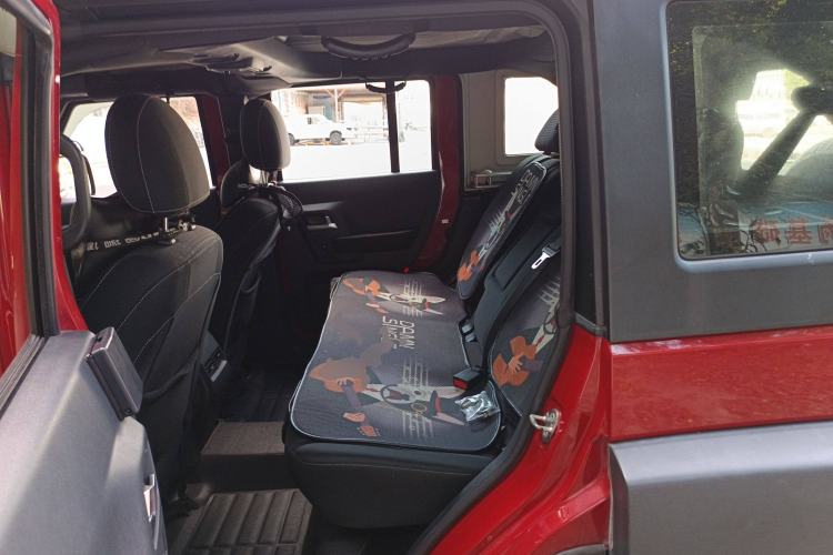 Used BAIC Off-Road BJ40 2016 40L 2.0T Manual Two-Wheel Drive Luxury Edition
