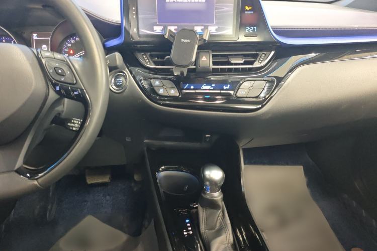 Used Toyota IZOA 2018 2.0L Yichi Edition China V Standard