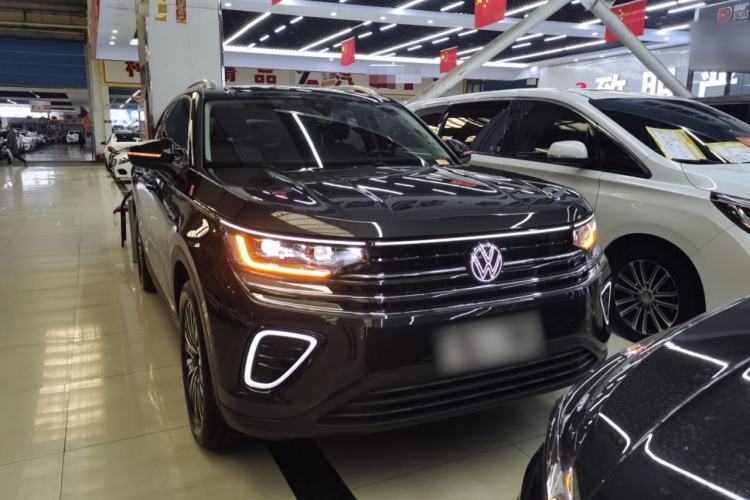 Used Volkswagen Tavendor 2023 330TSI Luxury Touring Edition Front