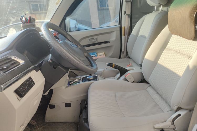 Used Sunlong DST 5 2021 All-Electric Van with 41.86 kWh Left Front Seat