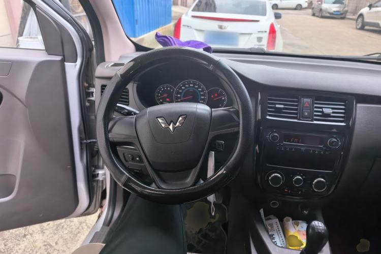 Used Wuling Rongguang V 2016 1.2L Practical Version Steering Wheel