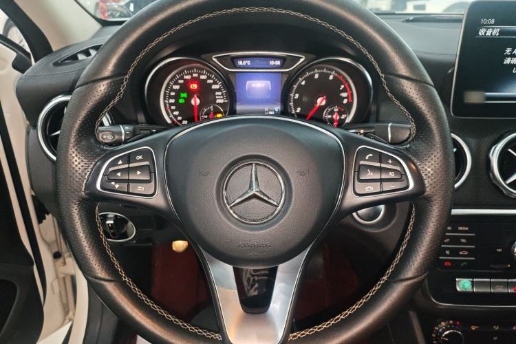 Used Mercedes-Benz GLA 2018 GLA 200 Fashion Model Steering Wheel