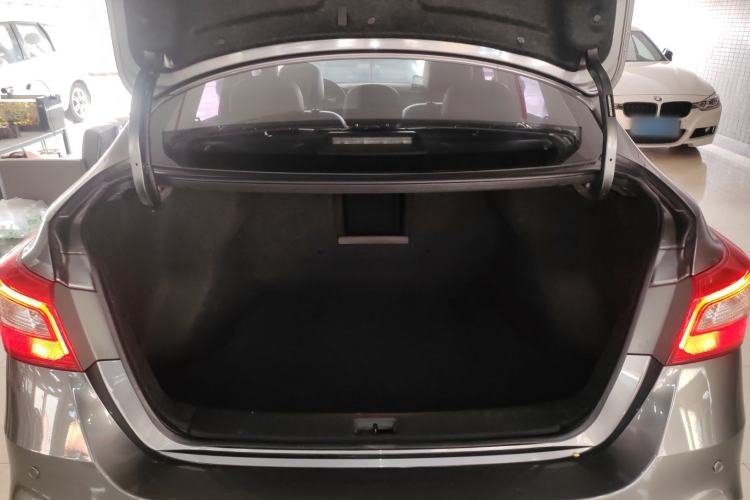 Used Nissan Sylphy 2016 1.6 XL CVT Deluxe Edition Trunk