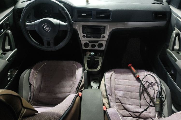 Used Volkswagen Gran Lavida 2013 1.6L Manual Fashion Model
