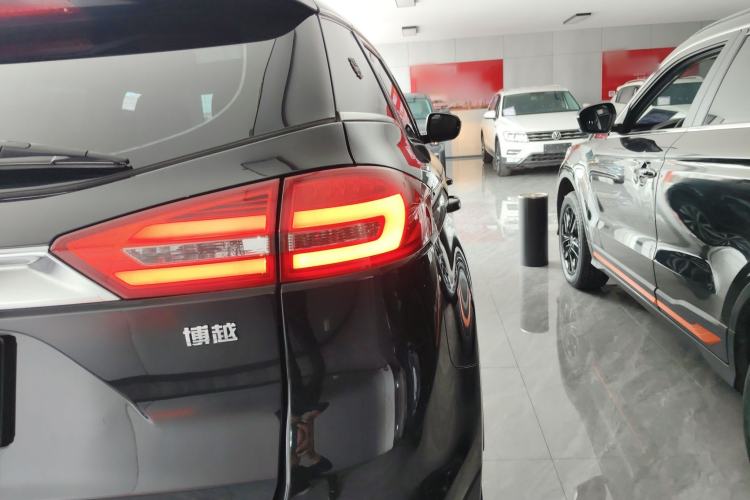 Used Geely Auto Emgrand X7 Sport 2016 2.0L Manual ZhiShang Version Exterior 3