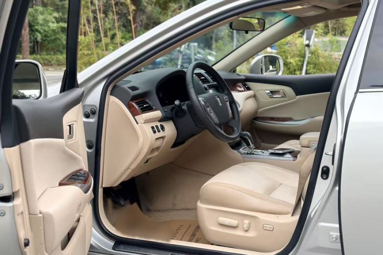 Used Toyota Crown 2012 2.5L Royal Leather Edition
