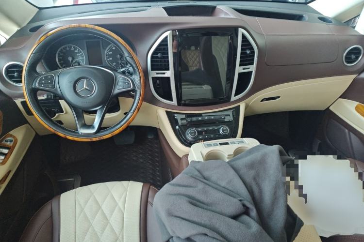 Used Mercedes-Benz Vito 2018 2.0T Business Version China VI Emission Standard Center Console