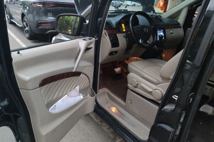 Used Mercedes-Benz Viano 2013 3.0L Hospitality Edition