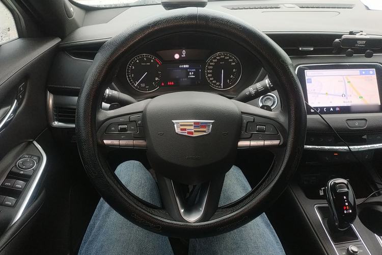 Used Cadillac XT4 2020 28T Two-Wheel-Drive Leading Version Steering Wheel