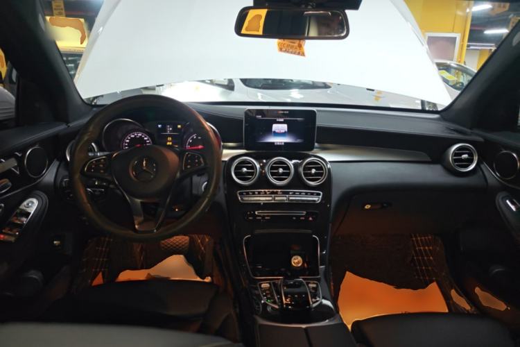 Used Mercedes-Benz GLC 2018 Facelifted GLC 260 4MATIC Dynamic Edition Center Console