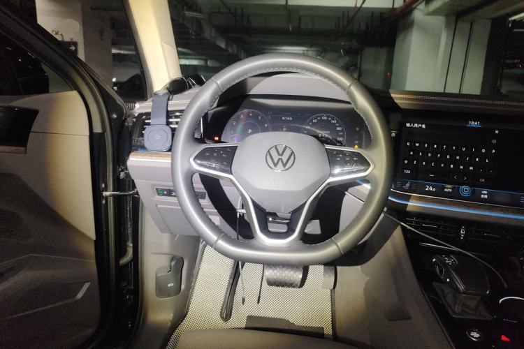 Used Volkswagen Touareg 2023 3.0 TSI Luxury Edition Obsidian Black Sport Package Steering Wheel