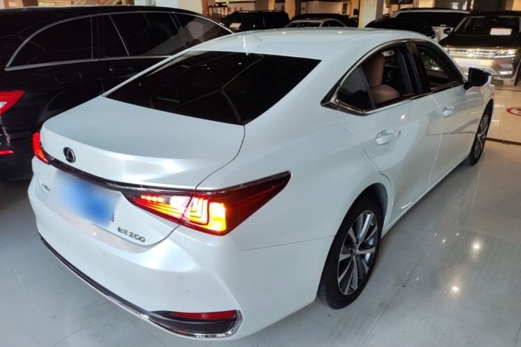 Used Lexus ES 2020 200 Excellence Edition Rear Right 45 Deg