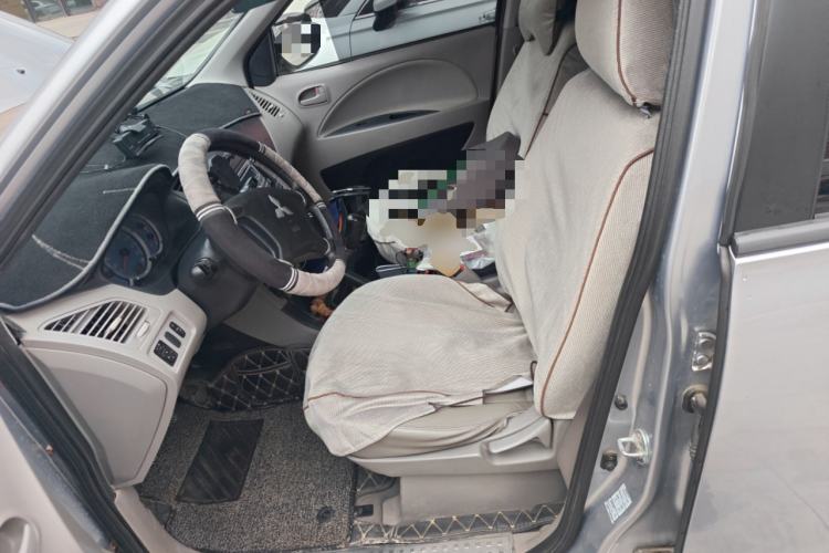 Used Mitsubishi Zinger 2011 2.0L Manual Transmission Luxury Version Left Front Seat